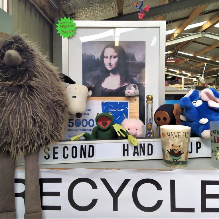 Second Hand Up 1 768x768